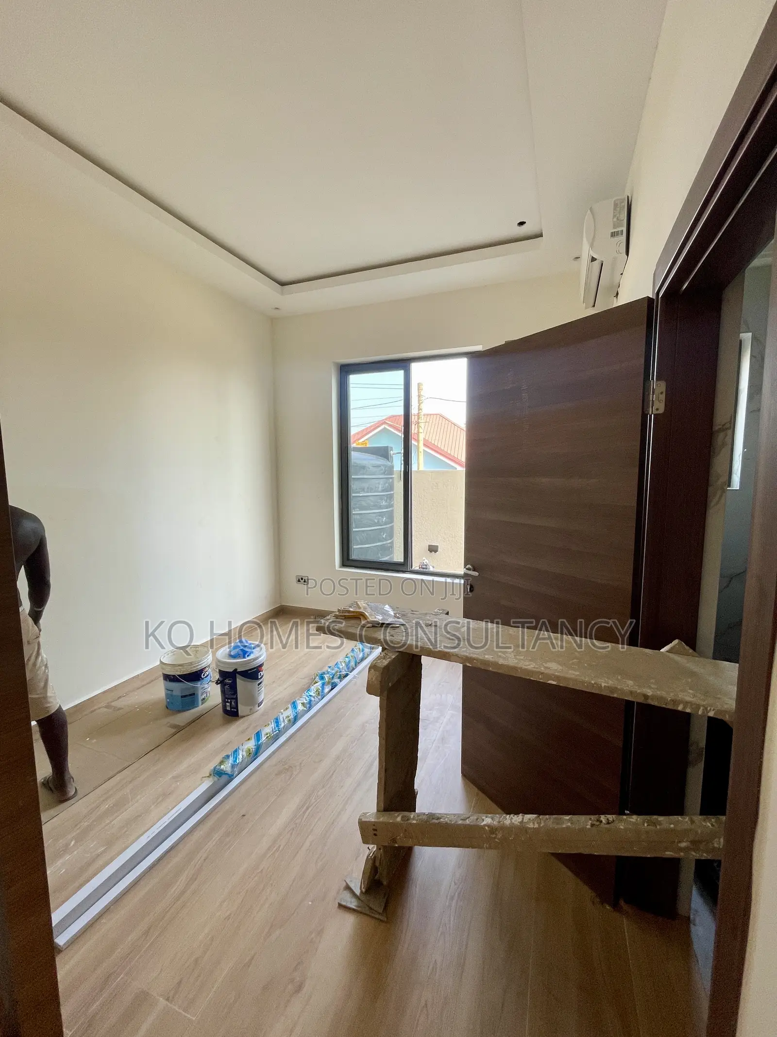 4bdrm Townhouse/Terrace in Ashley Botwe for sale