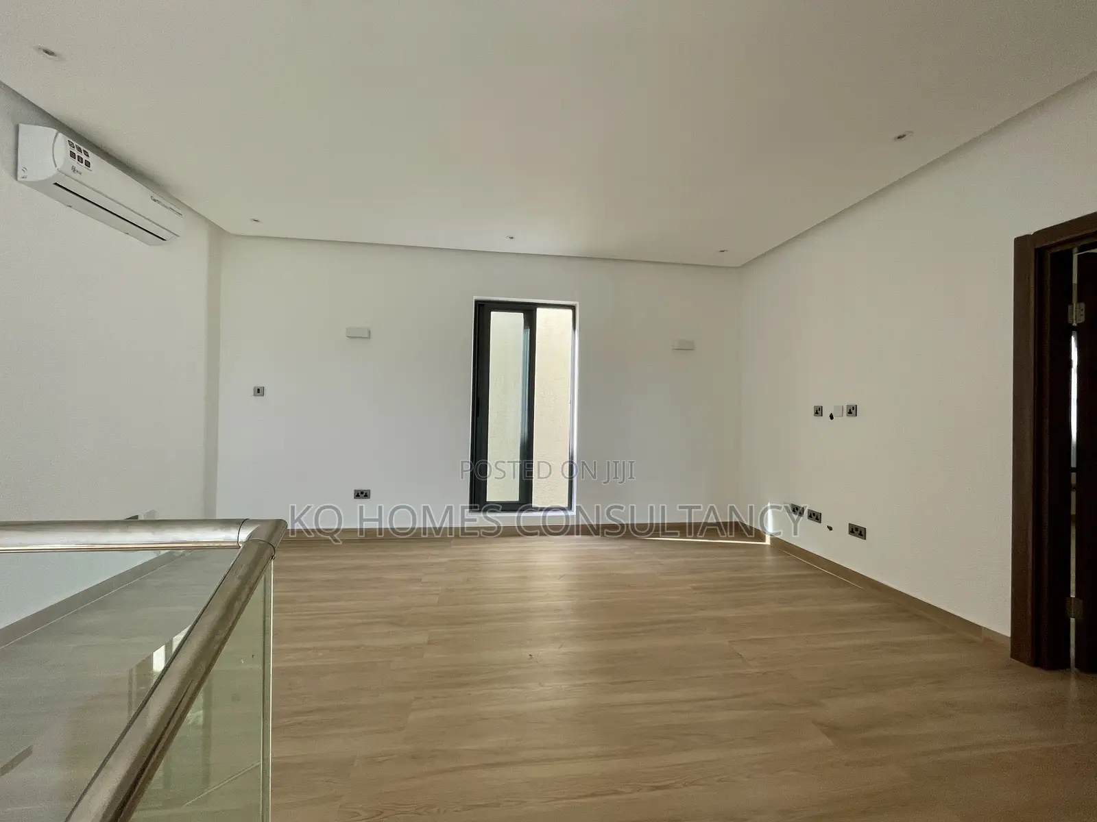 4bdrm Townhouse/Terrace in Ashley Botwe for sale