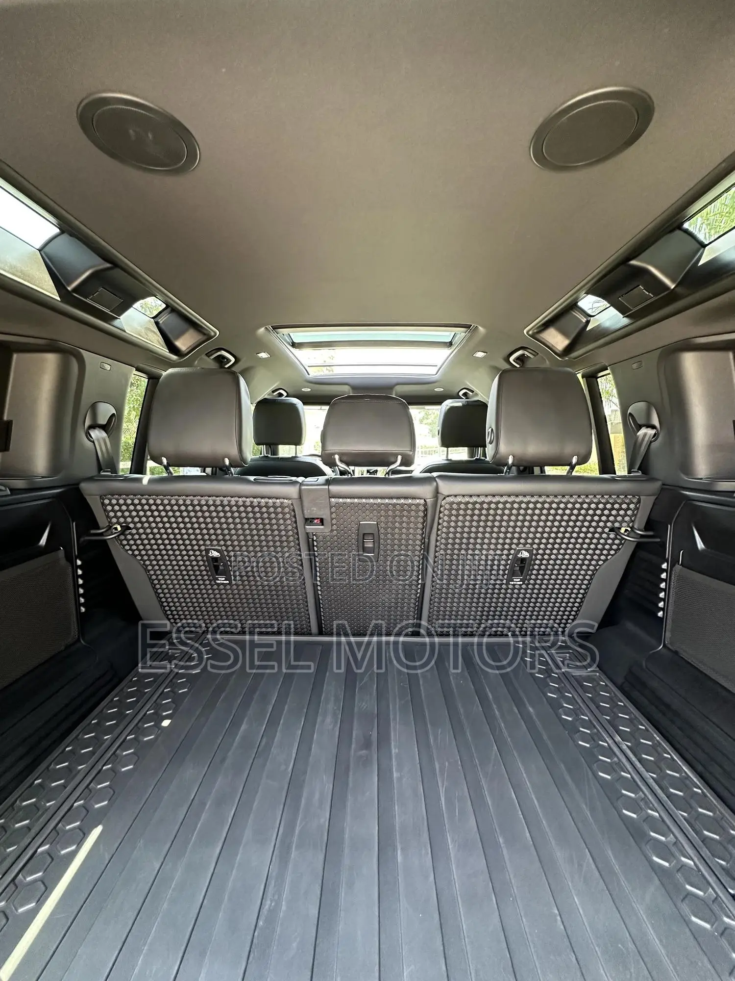 Land Rover Defender X-Dynamic SE 2024 Gray