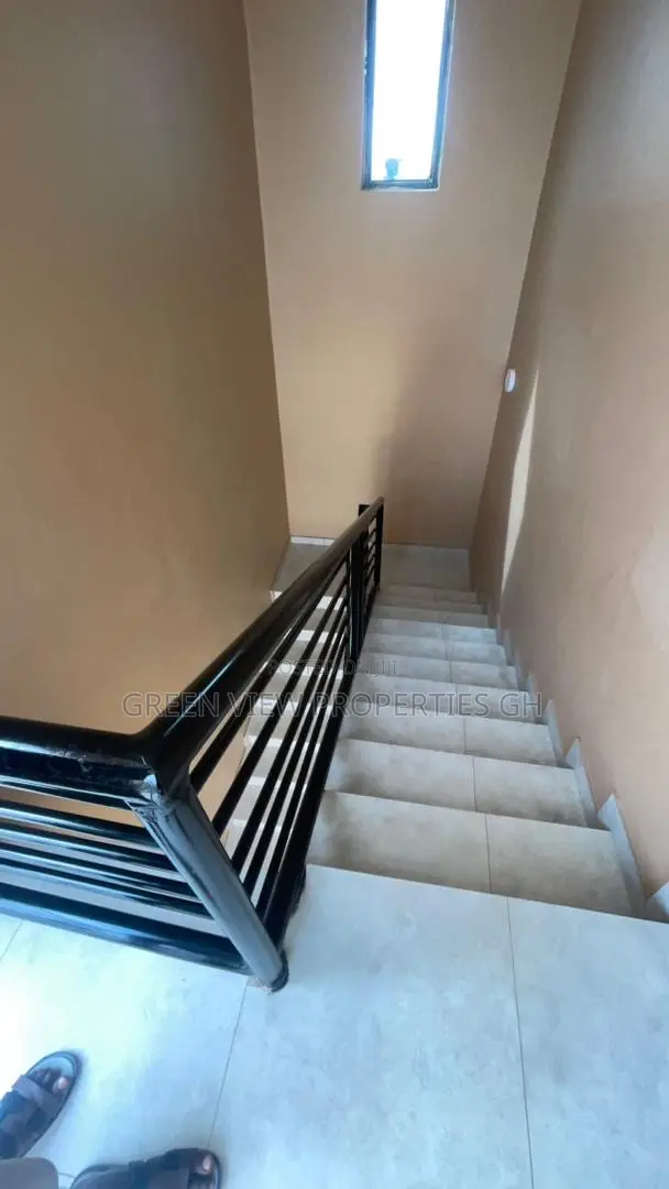 3bdrm Apartment in West Hills Mall Area for rent