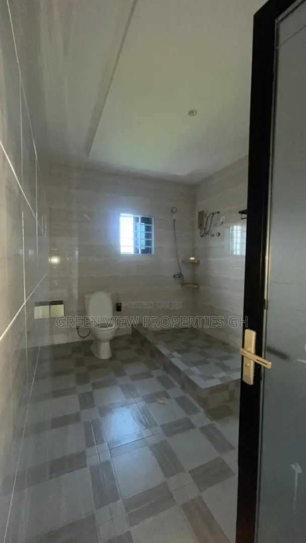 3bdrm Apartment in West Hills Mall Area for rent