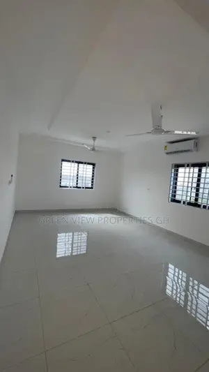 3bdrm Apartment in West Hills Mall Area for rent