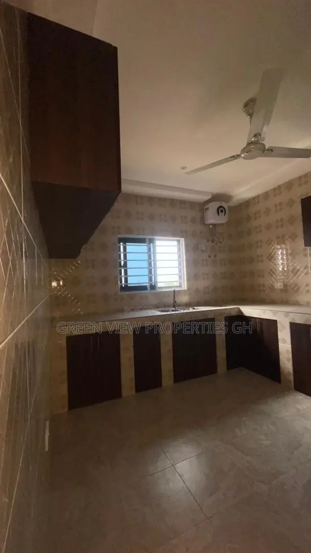3bdrm Apartment in West Hills Mall Area for rent