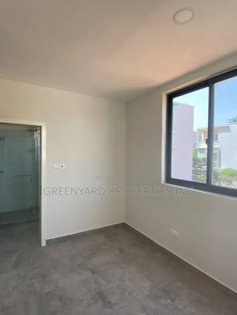 3bdrm Townhouse / Terrace in Roundabout, Tseaddo for rent