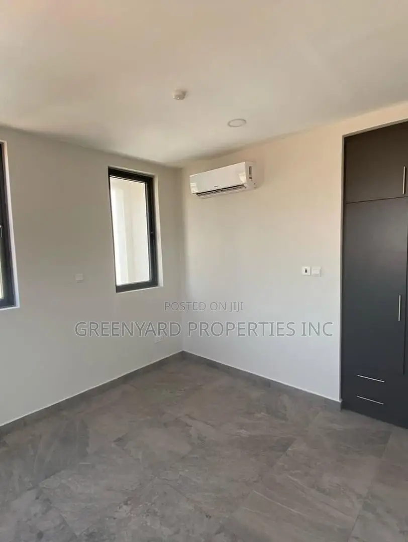 3bdrm Townhouse / Terrace in Roundabout, Tseaddo for rent