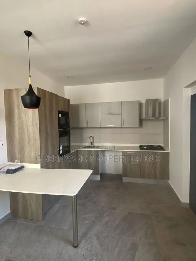 3bdrm Townhouse / Terrace in Roundabout, Tseaddo for rent