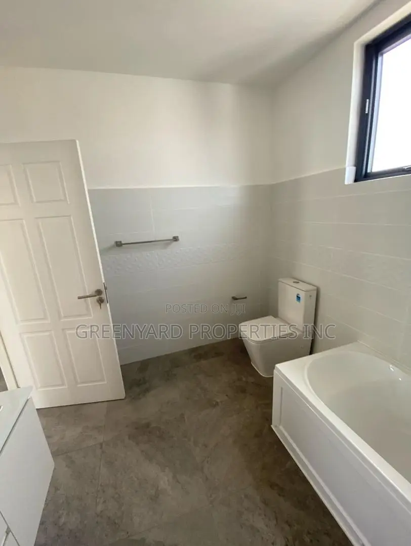 3bdrm Townhouse / Terrace in Roundabout, Tseaddo for rent