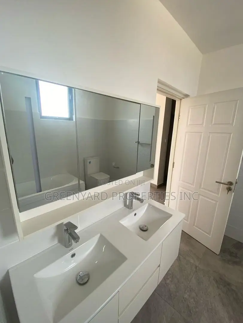 3bdrm Townhouse / Terrace in Roundabout, Tseaddo for rent