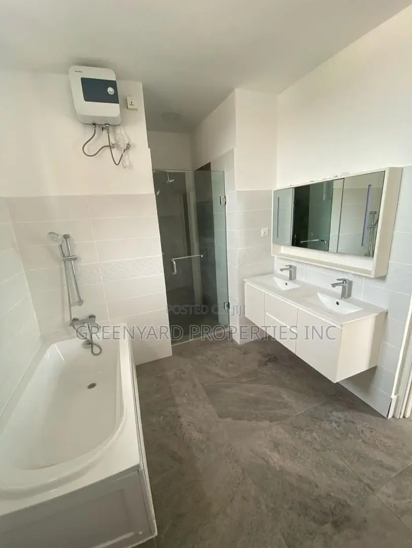 3bdrm Townhouse / Terrace in Roundabout, Tseaddo for rent