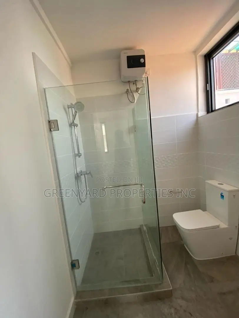 3bdrm Townhouse / Terrace in Roundabout, Tseaddo for rent