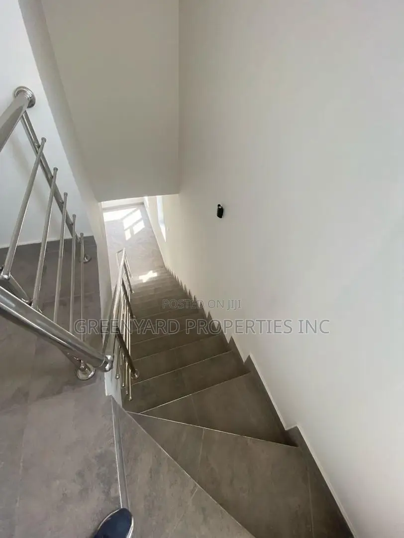 3bdrm Townhouse / Terrace in Roundabout, Tseaddo for rent