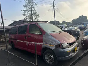 Toyota HiAce 2006 Red