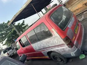 Toyota HiAce 2006 Red