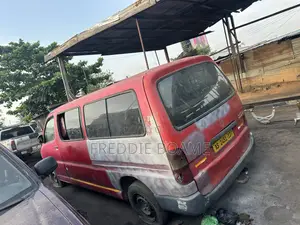 Toyota HiAce 2006 Red