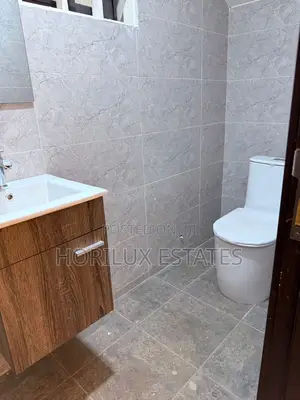 4bdrm Duplex in Kwabenya for sale
