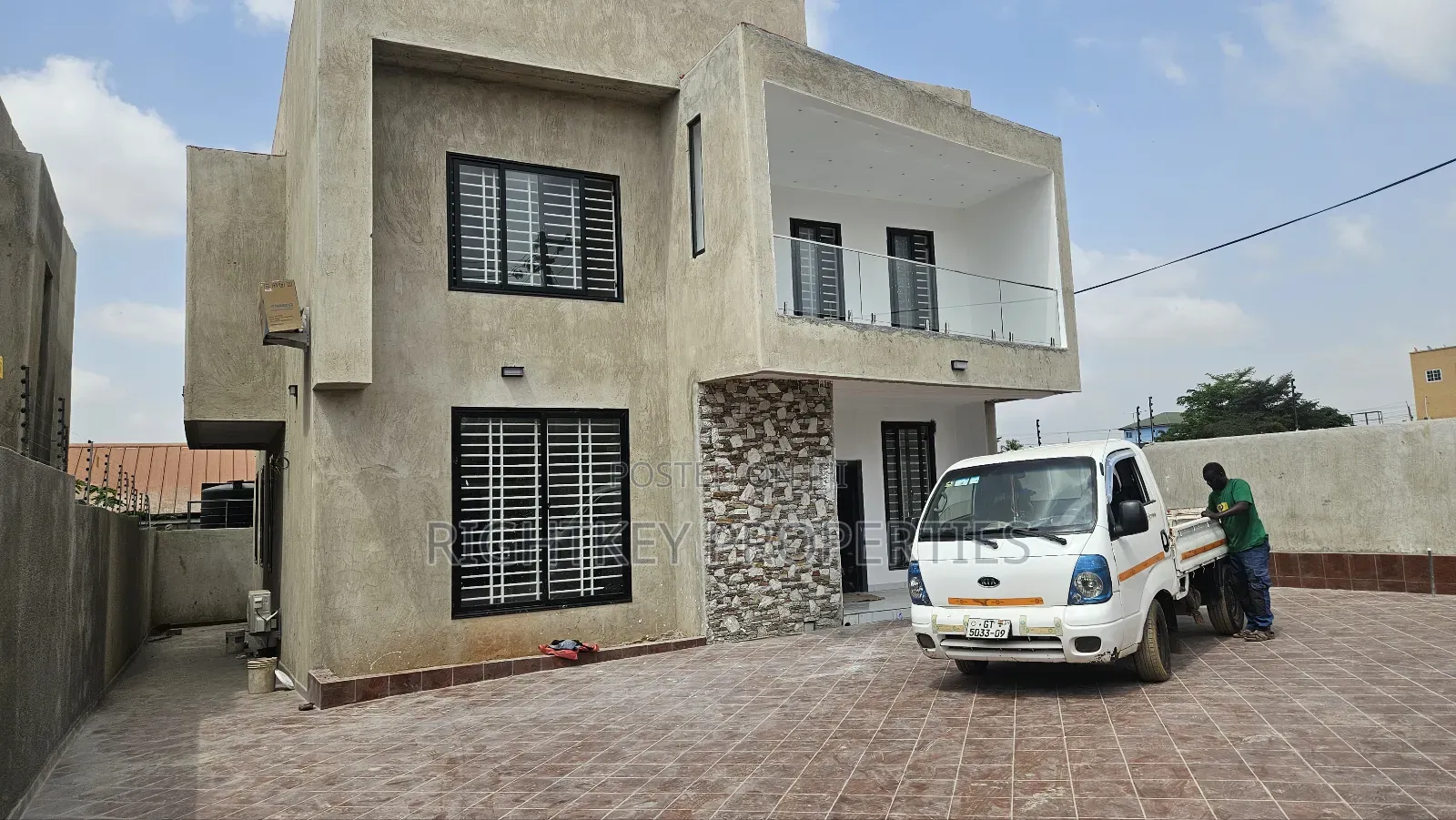 4bdrm Duplex in Santasi, Kumasi Metropolitan for sale