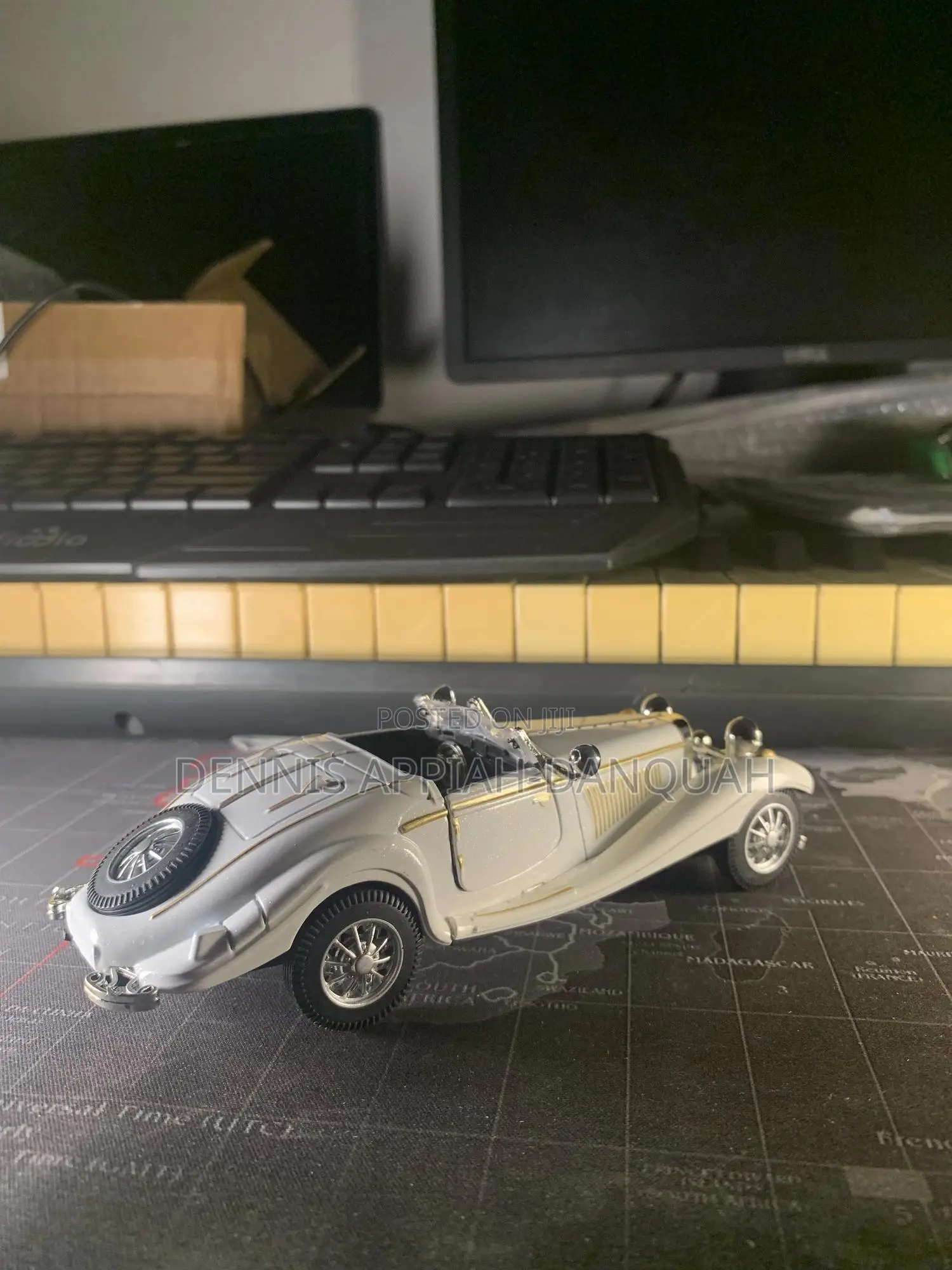 Classic Car Toy Car (Diecast Model)