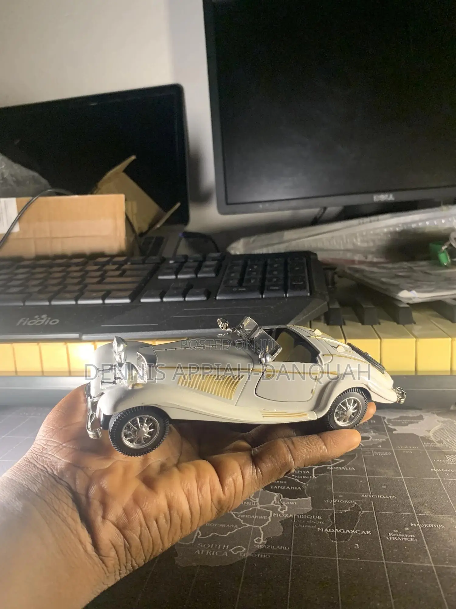 Classic Car Toy Car (Diecast Model)