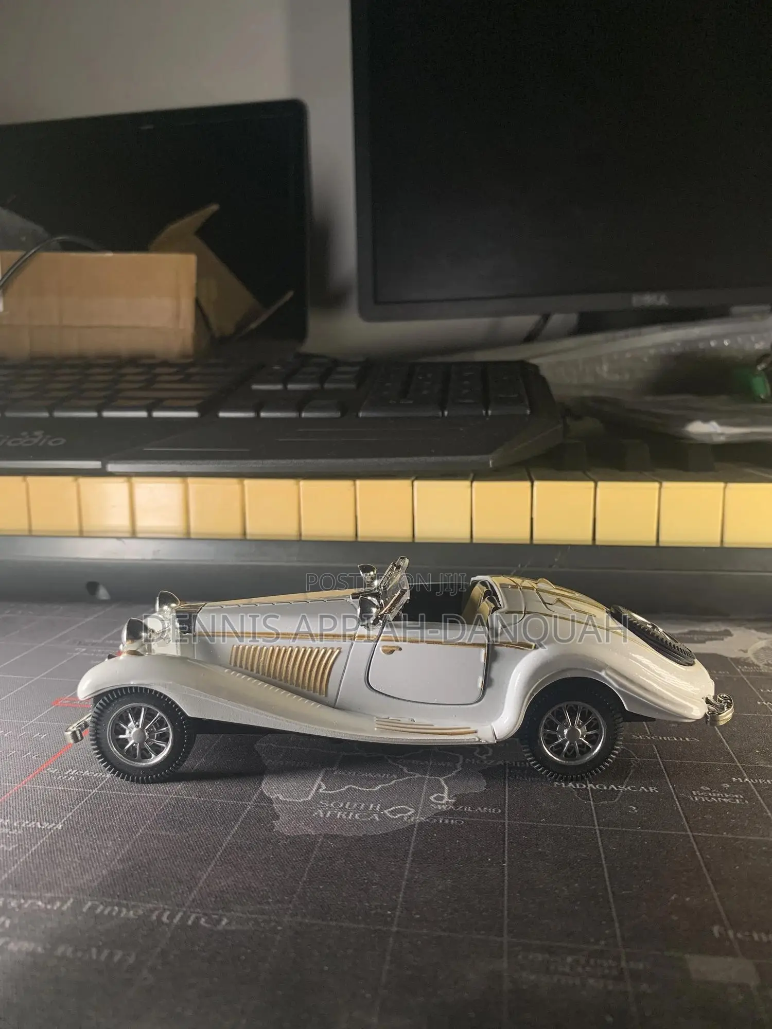 Classic Car Toy Car (Diecast Model)