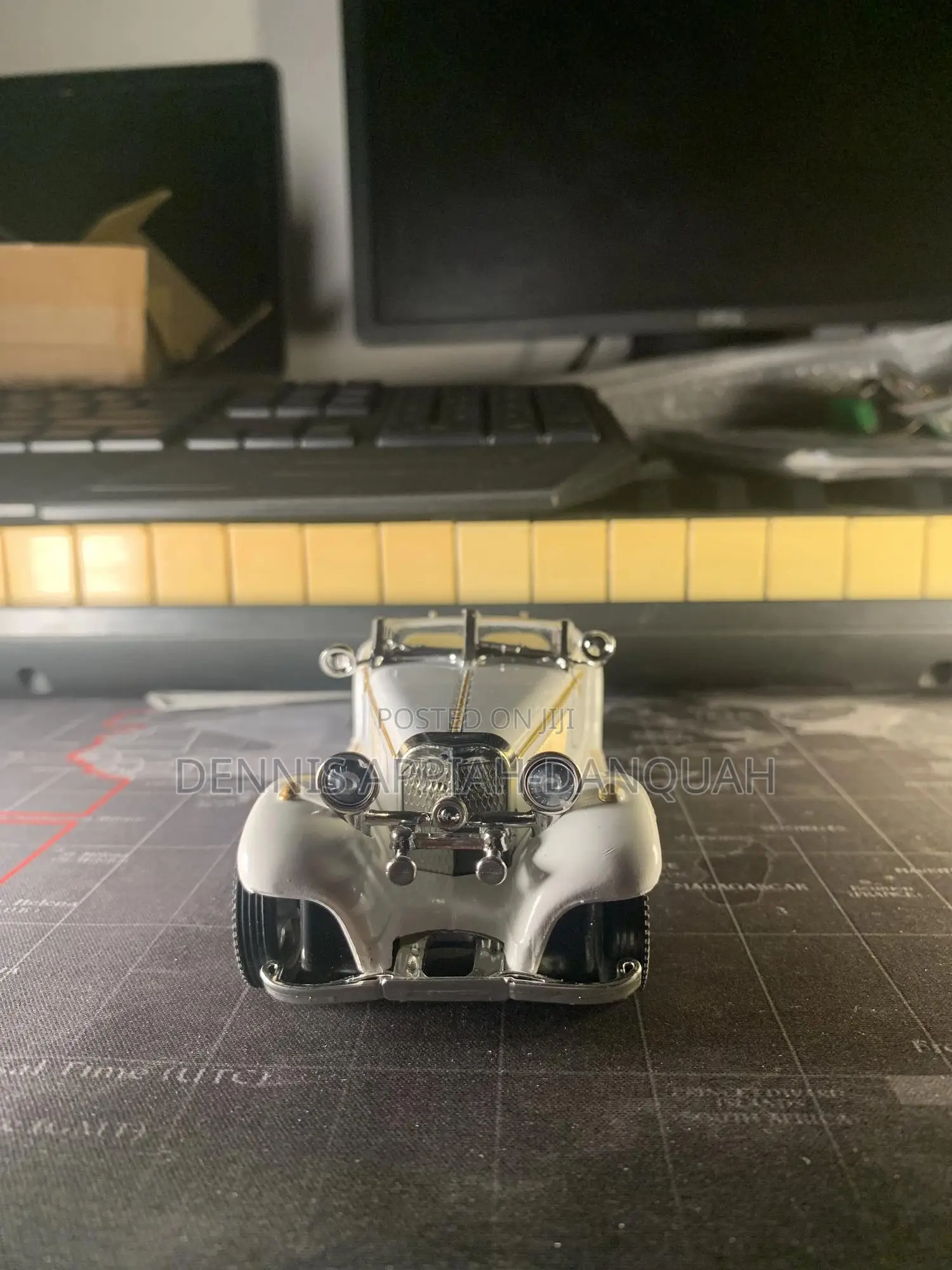 Classic Car Toy Car (Diecast Model)