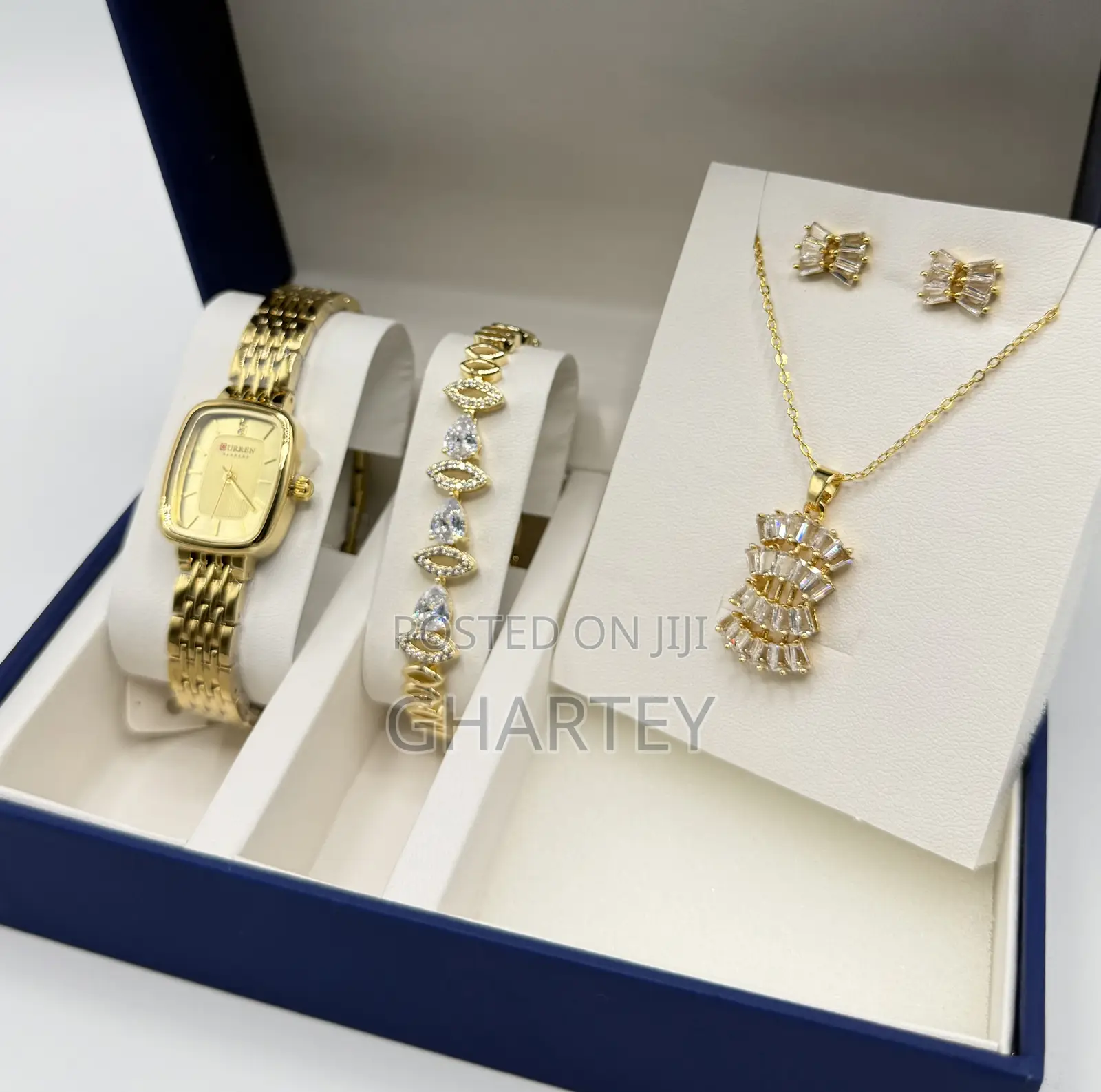 Luxury Ladies 4 Pieces Set A Perfect Gift Option For Her.