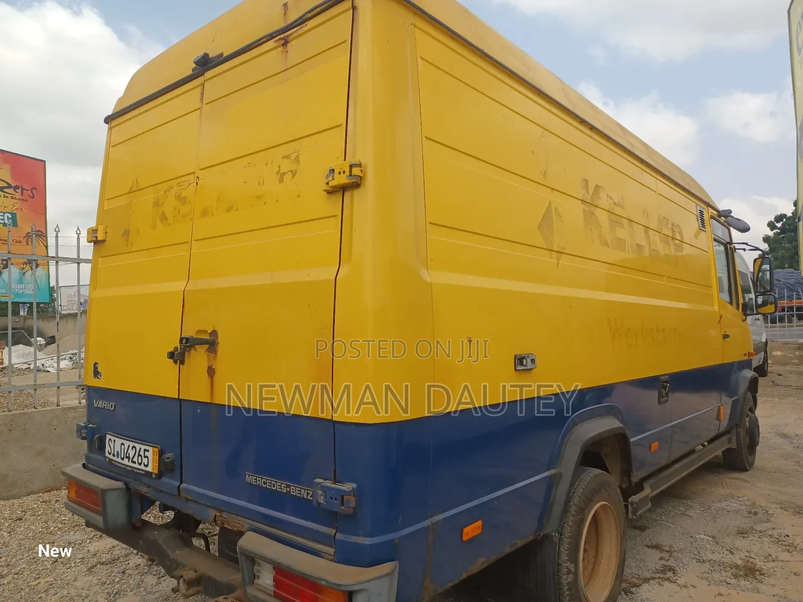 Mercedes-Benz Sprinter 2000 Yellow