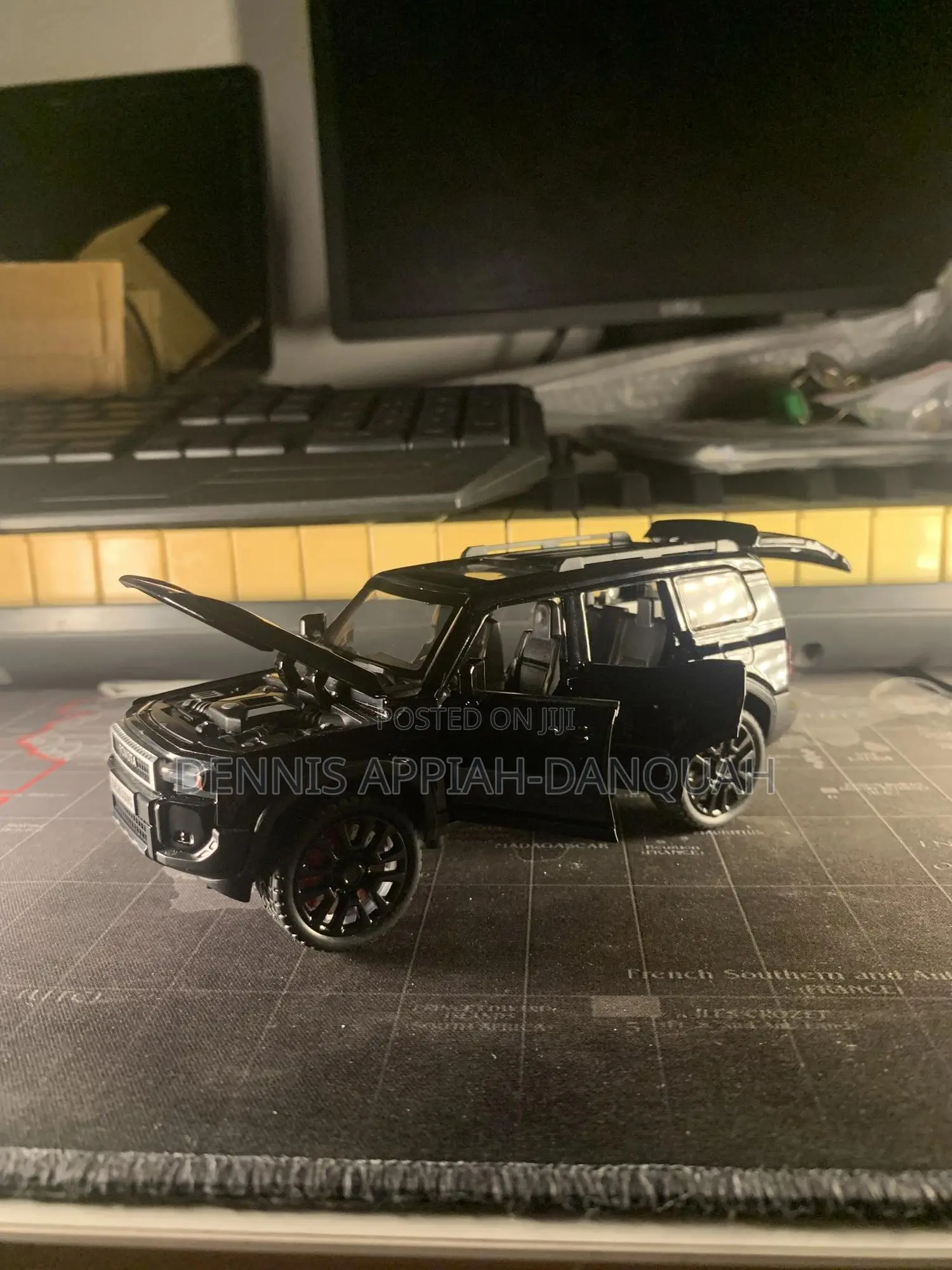 Toyota Land Cruiser Diecast Model