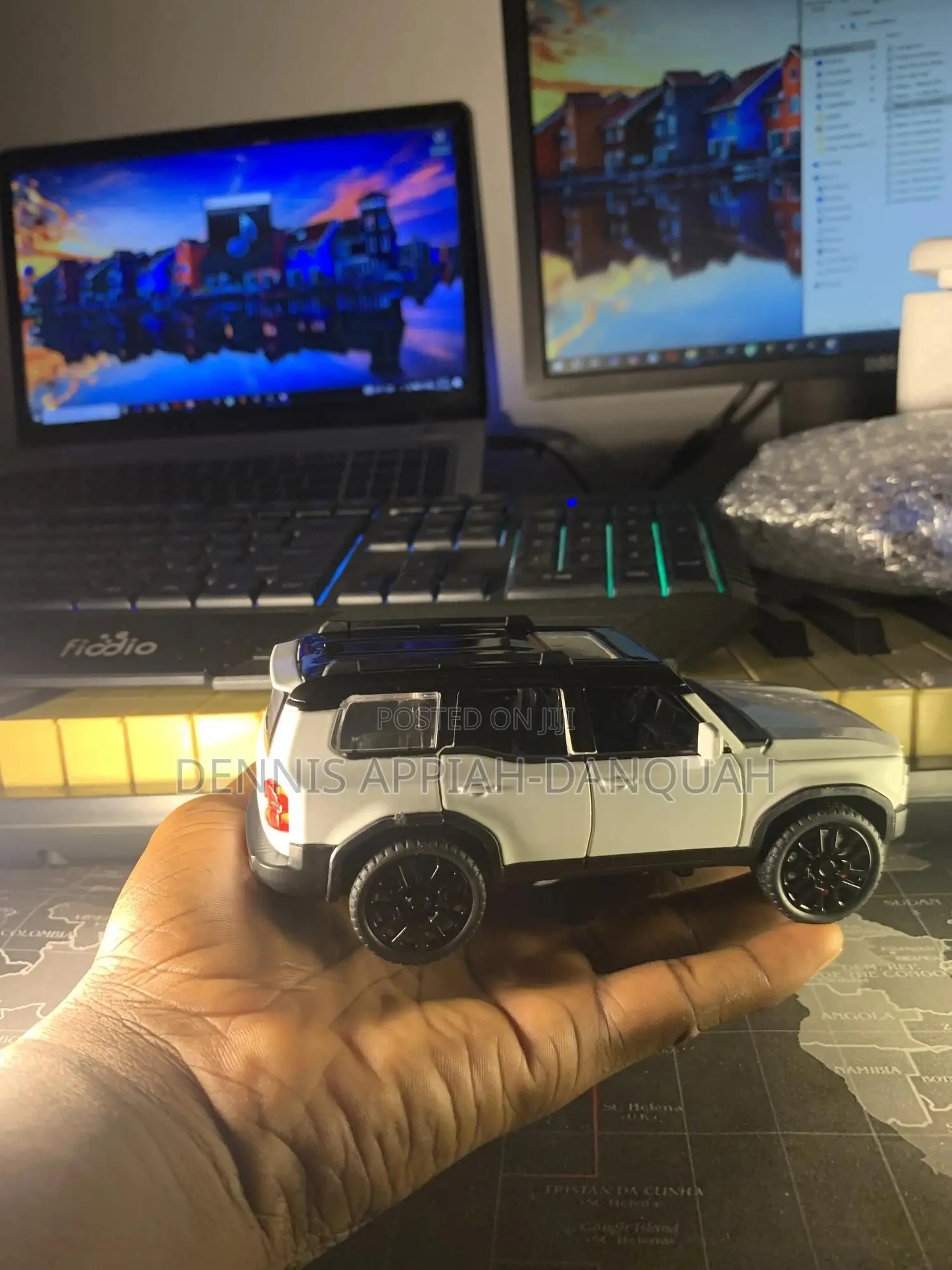 Toyota Land Cruiser Diecast Model