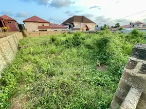 One Plot of Land for Sale at Lakeside