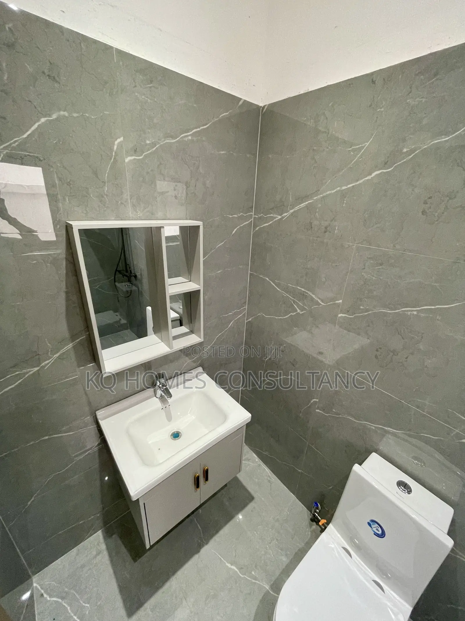4bdrm House in Ashaley Botwe for sale