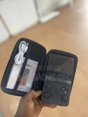 S600 Handheld Gaming Console With Protective Pouch
