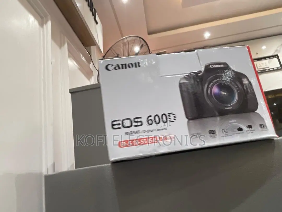 Classic Street-Style Canon Eos 600d With Sharp Ef Lens Support