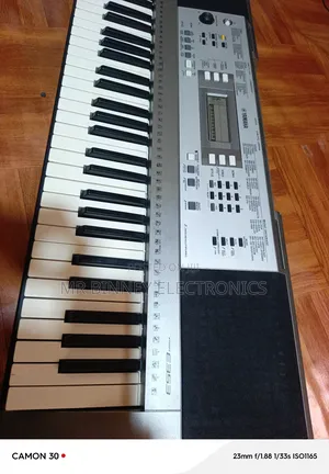 Yamaha PSR E353