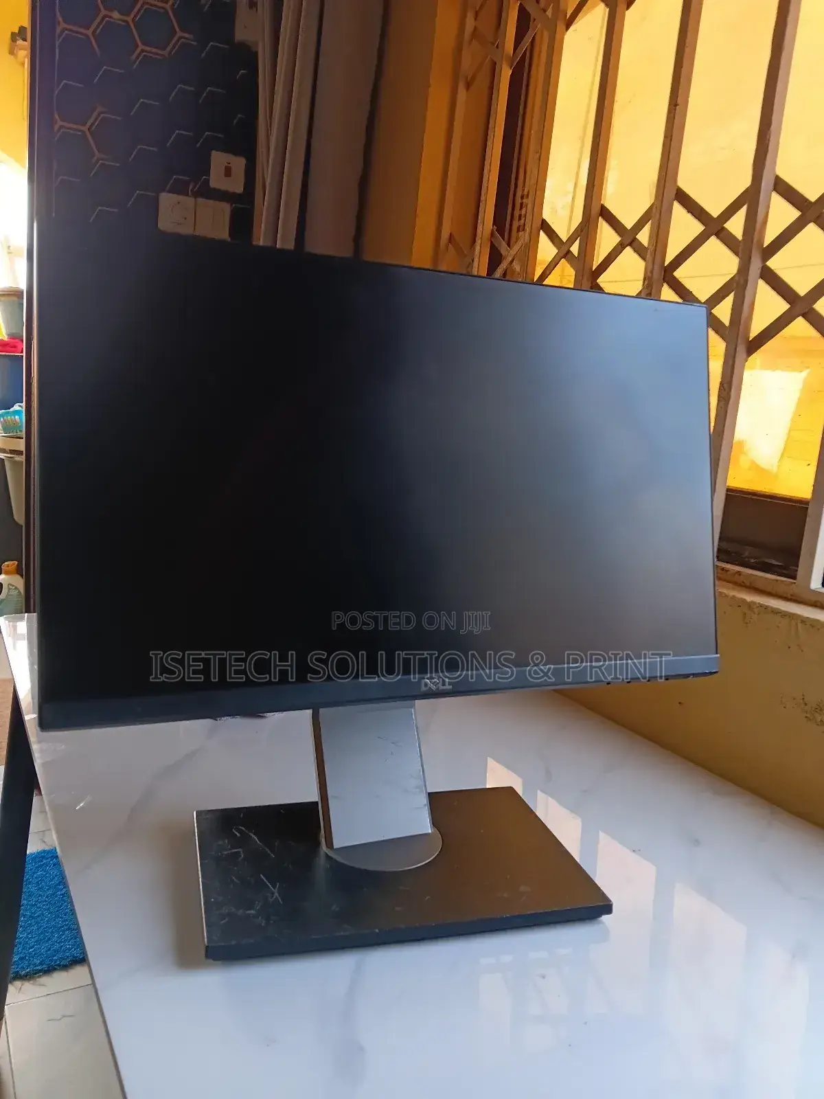 Dell Edgeless 22inches Ips Led Monitor Hdmi/Vga/Dp/Usb