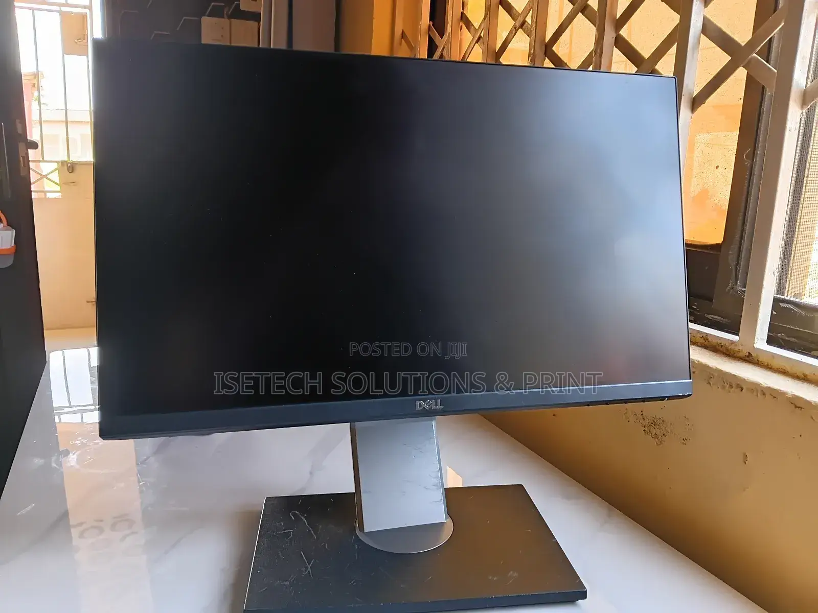 Dell Edgeless 22inches Ips Led Monitor Hdmi/Vga/Dp/Usb