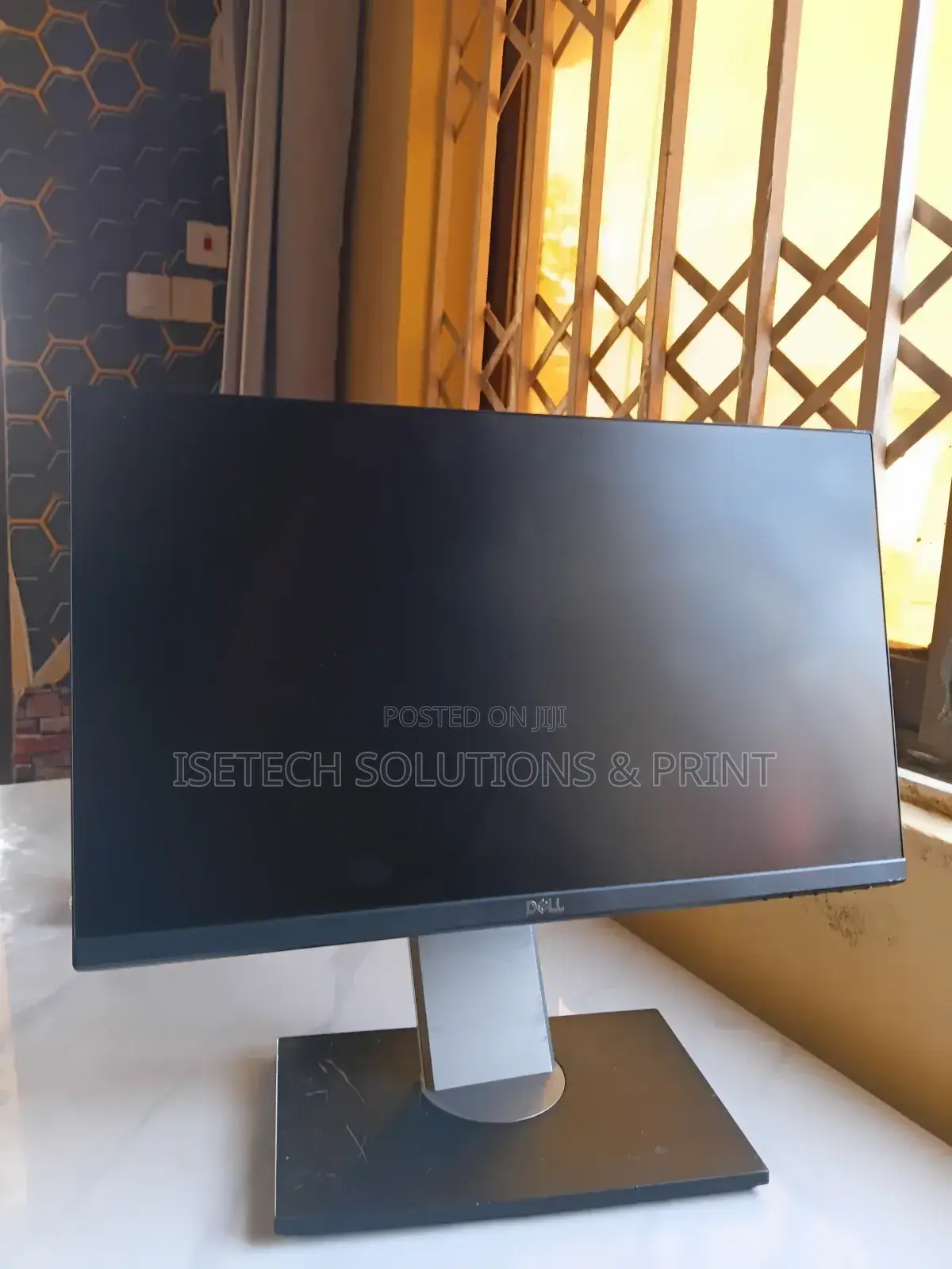 Dell Edgeless 22inches Ips Led Monitor Hdmi/Vga/Dp/Usb