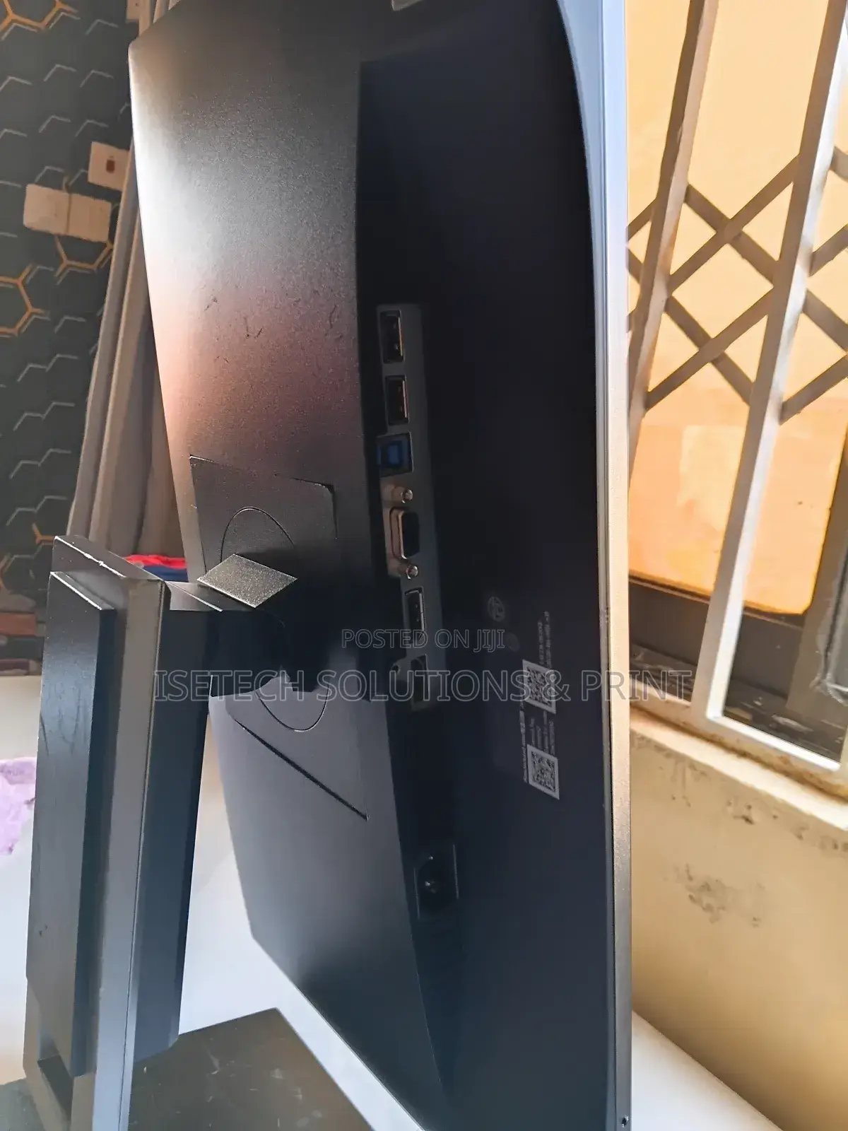 Dell Edgeless 22inches Ips Led Monitor Hdmi/Vga/Dp/Usb