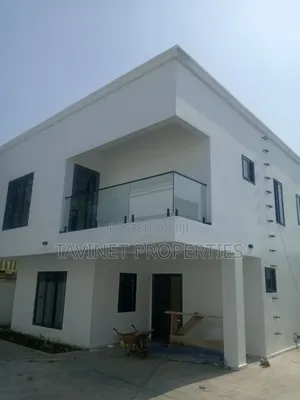 3bdrm Townhouse/Terrace in Ashaley Botwe for sale