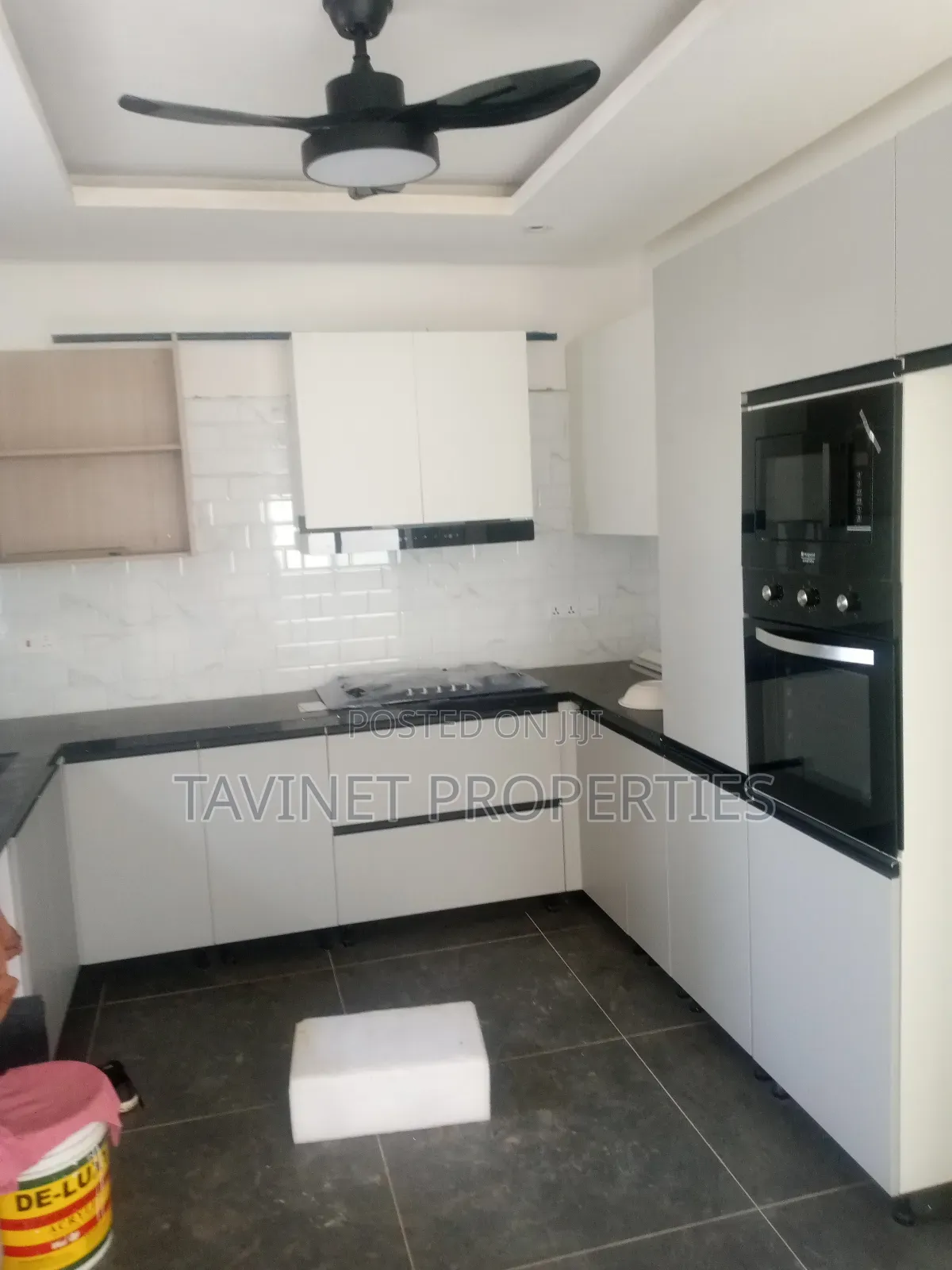 3bdrm Townhouse/Terrace in Ashaley Botwe for sale