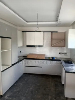 3bdrm Townhouse/Terrace in Ashaley Botwe for sale