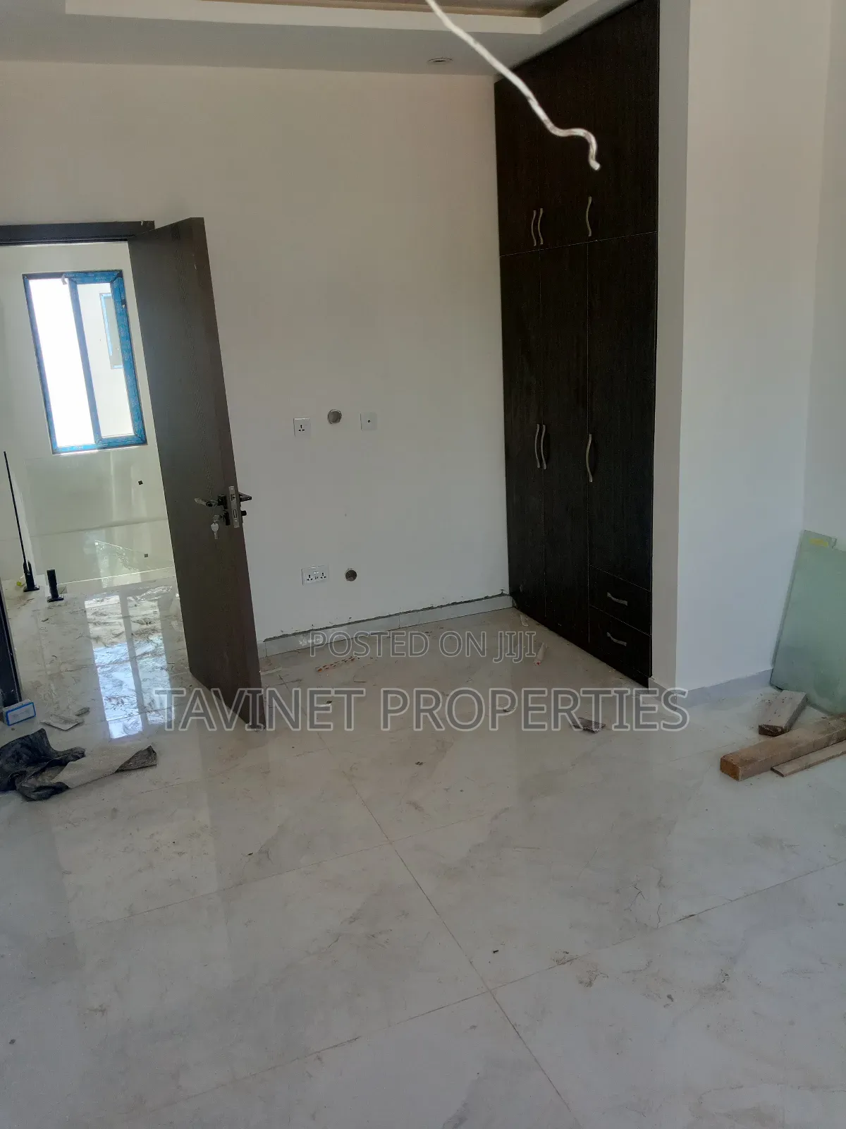 3bdrm Townhouse/Terrace in Ashaley Botwe for sale