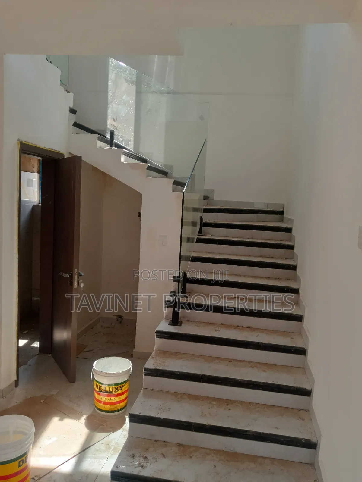 3bdrm Townhouse/Terrace in Ashaley Botwe for sale