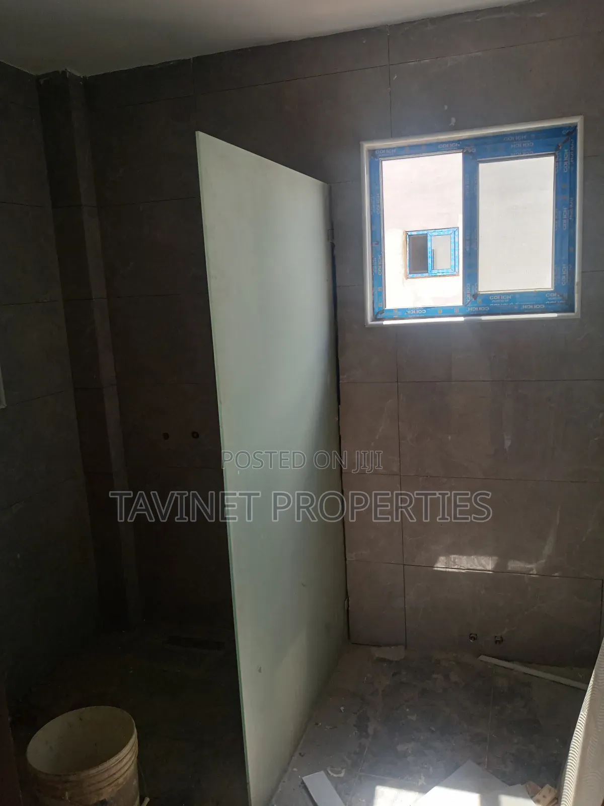 3bdrm Townhouse/Terrace in Ashaley Botwe for sale