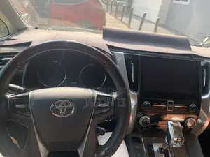Toyota Alphard 3.5 Petrol AWD 2016 White