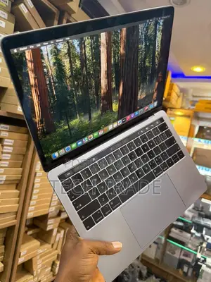 Laptop Apple MacBook Pro 2018 16GB Intel Core I7 SSHD (Hybrid) 512GB