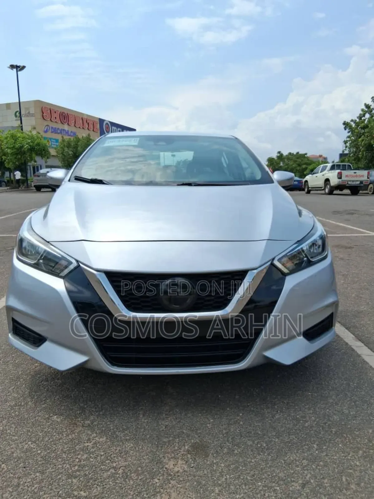 Nissan Versa 2022 Silver