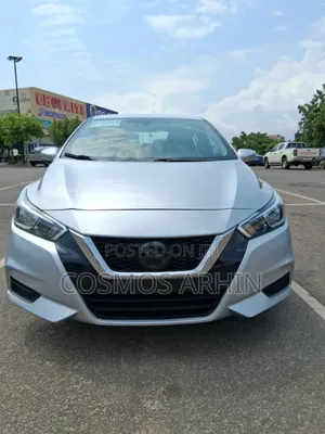 Nissan Versa 2022 Silver