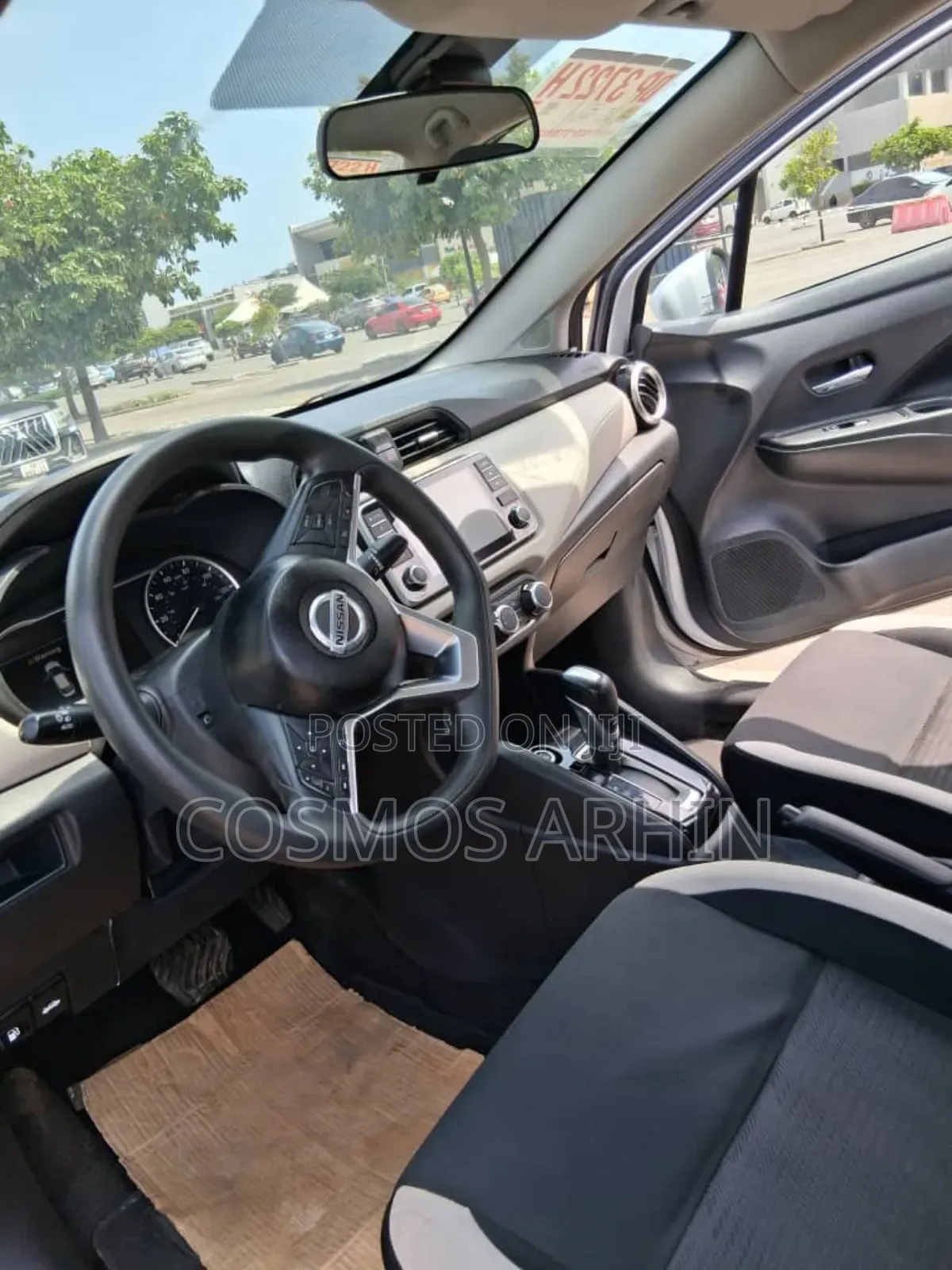 Nissan Versa 2022 Silver