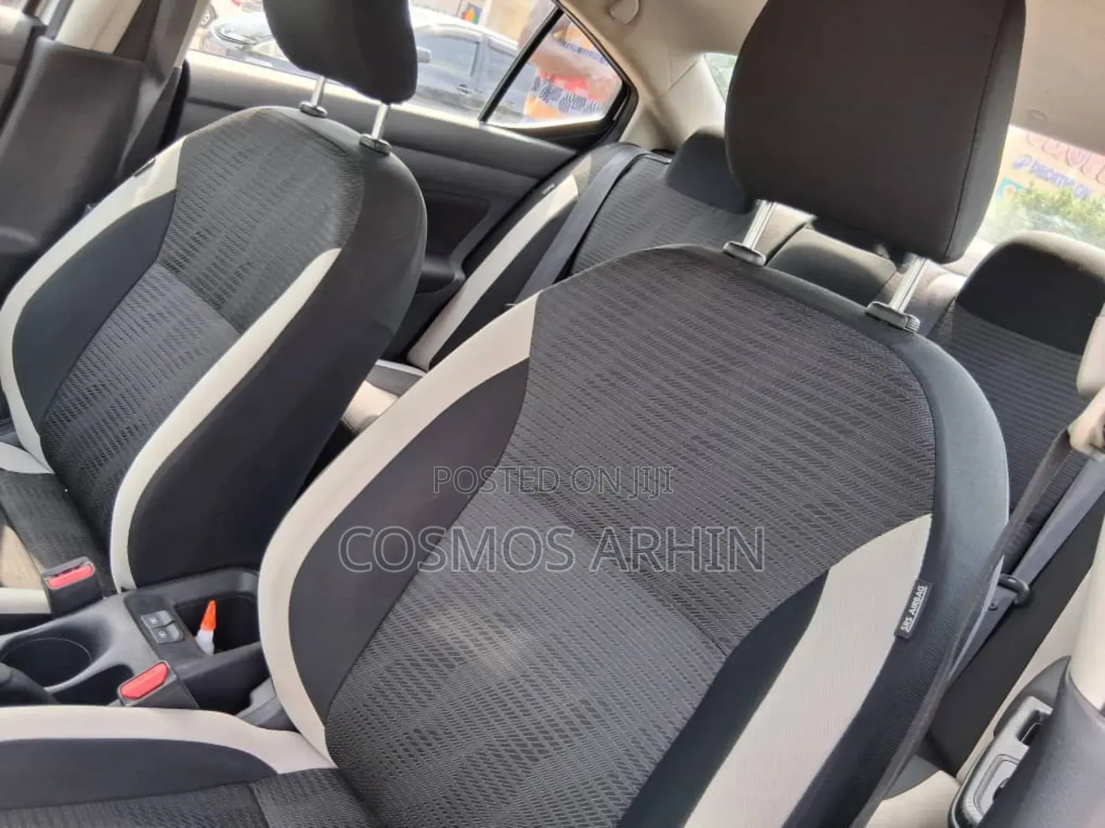 Nissan Versa 2022 Silver