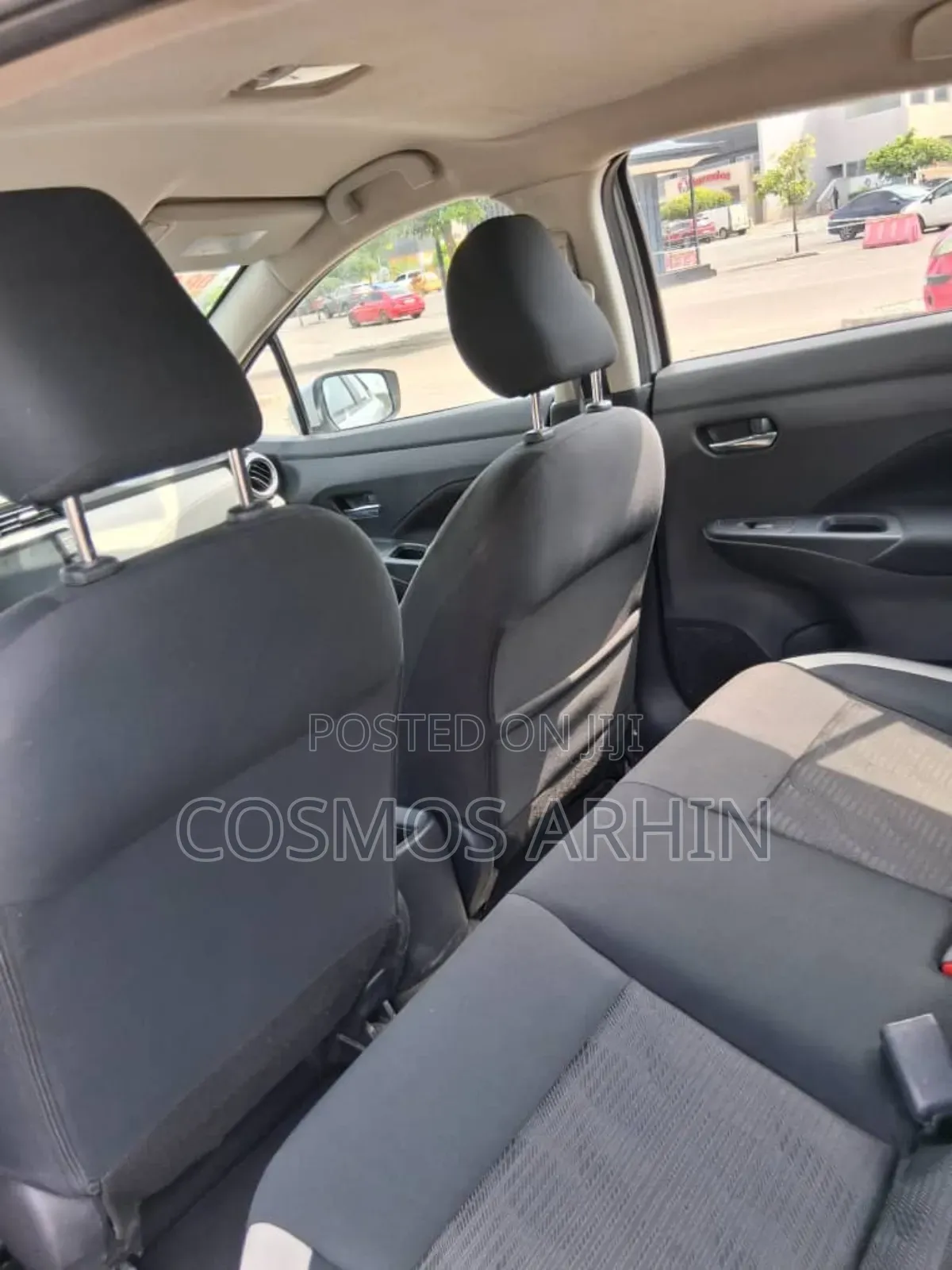 Nissan Versa 2022 Silver